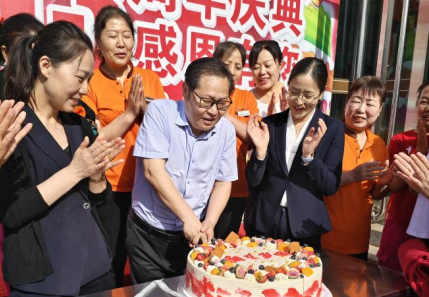 一路耕耘  十三載繪就發(fā)展圖；石董慰問(wèn)  啟新程共譜新華章