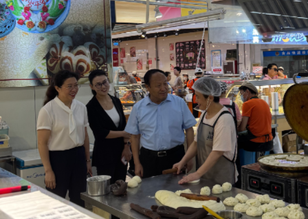 躬身一線(xiàn)  石董慰問(wèn)鼓干勁；淡季突圍  齊心協(xié)力創(chuàng  )佳績(jì)