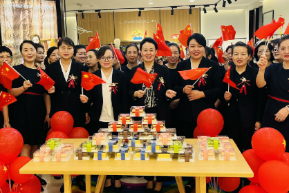 初心如磐  攜手同行二十一載；   篤行致遠  奮力續寫(xiě)嶄新篇章